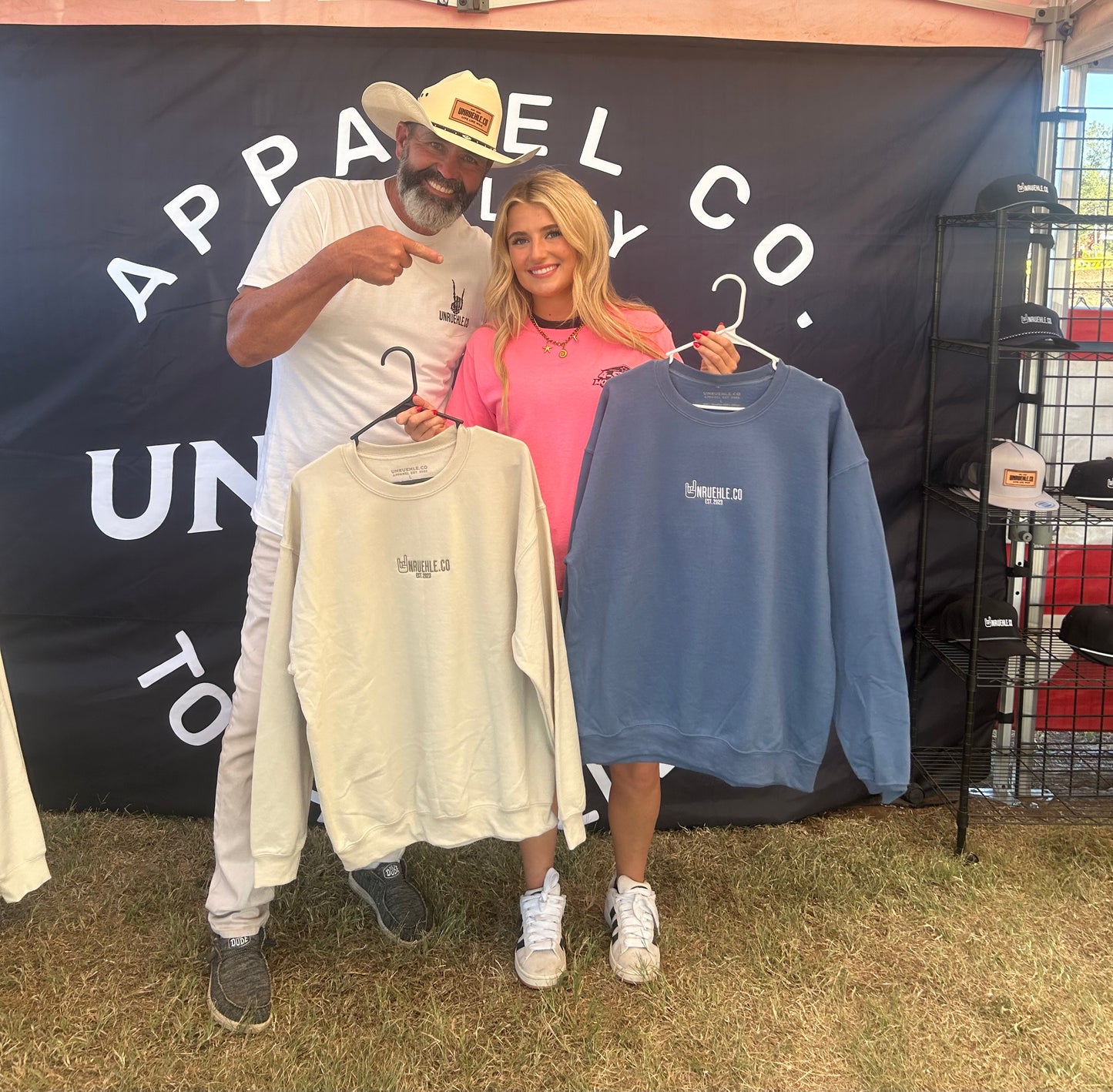 Sand UNRUEHLE.Co Crewneck