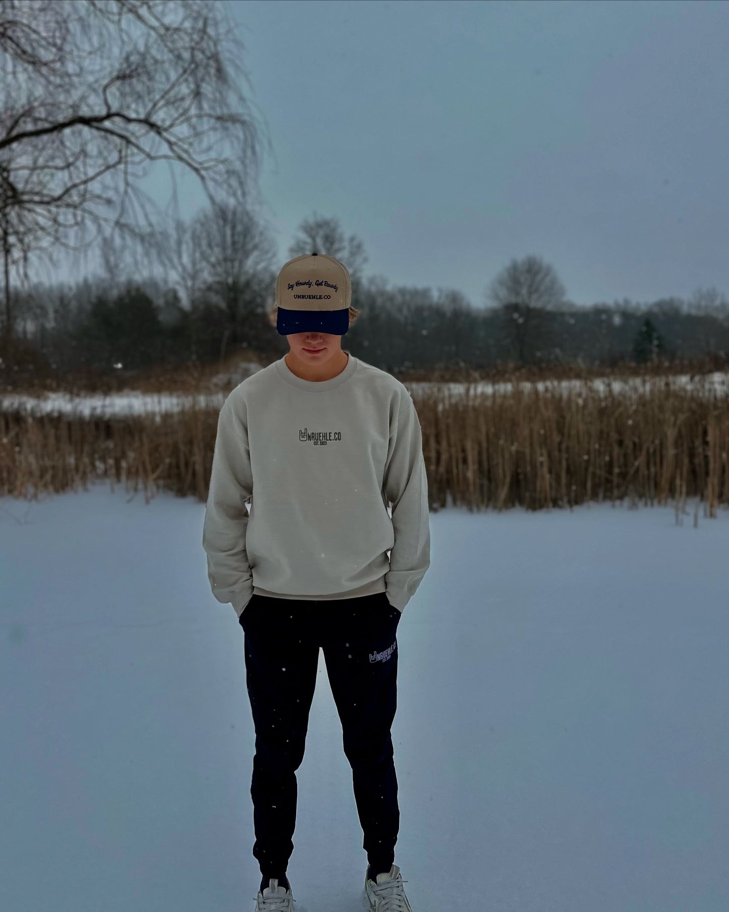 Sand UNRUEHLE.Co Crewneck