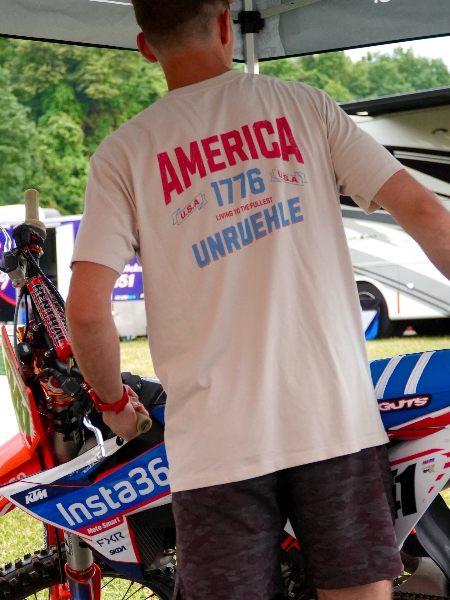 UNRUEHLE America Tee