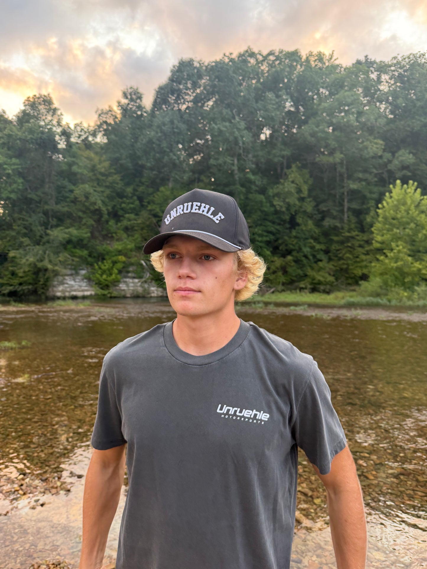 UNRUEHLE Race Tee